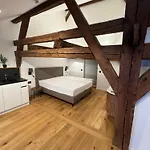 Altstadt 27 *